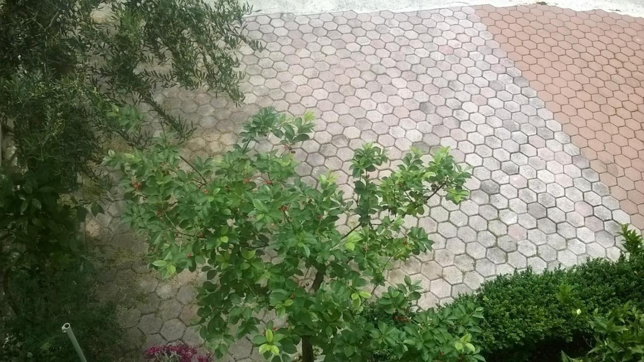 Apartman Renata Омиш Экстерьер фото
